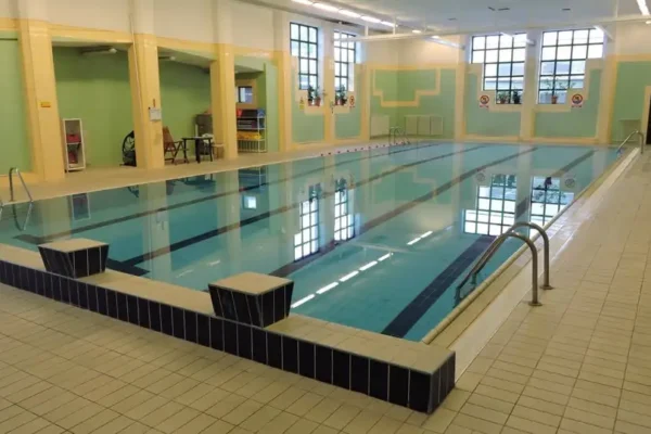 Basen w „Dziewiątce” w Zduńskiej Woli z unijnym dofinansowaniem na modernizację