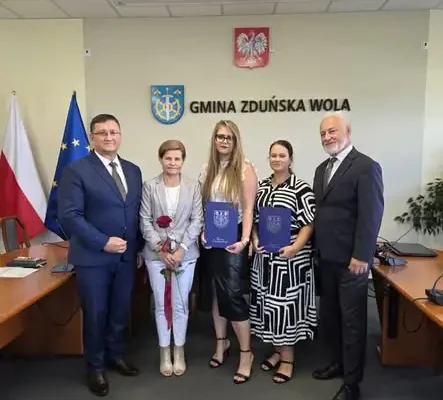 Dziewięcioro nauczycieli z gminy Zduńska Wola otrzymało awans na stopień nauczyciela mianowanego
