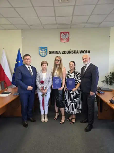 Dziewięcioro nauczycieli z gminy Zduńska Wola otrzymało awans na stopień nauczyciela mianowanego