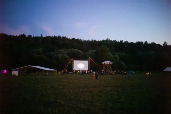 Kino plenerowe w Zduńskiej Woli: seans odbędzie się, ale możliwa zmiana miejsca