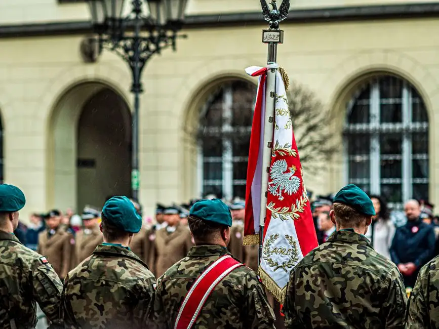 Święto Wojska Polskiego w Zduńskiej Woli: uroczystości przed pomnikiem Piłsudskiego i w bazylice