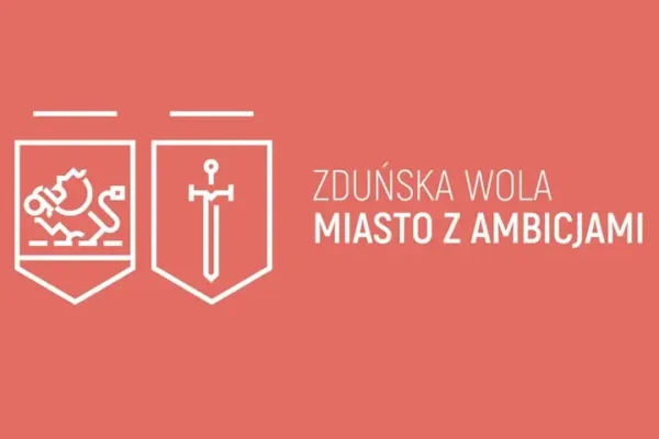 Zduńska Wola: spektakularne odsłonięcie tryptyku Wojciecha Siudmaka na wieży ratuszowej