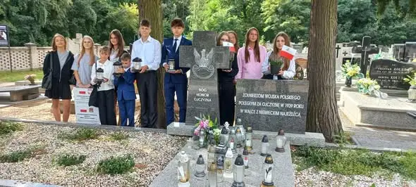 Uczniowie oddali hołd bohaterom w rocznicę wybuchu II wojny światowej