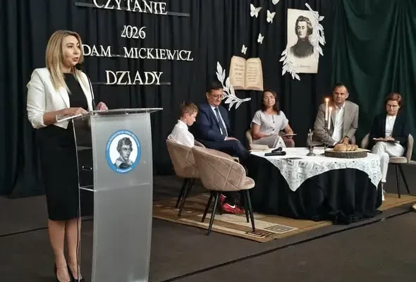 Narodowe Czytanie „Dziadów” w Wojsławicach – literackie święto w szkole patrona