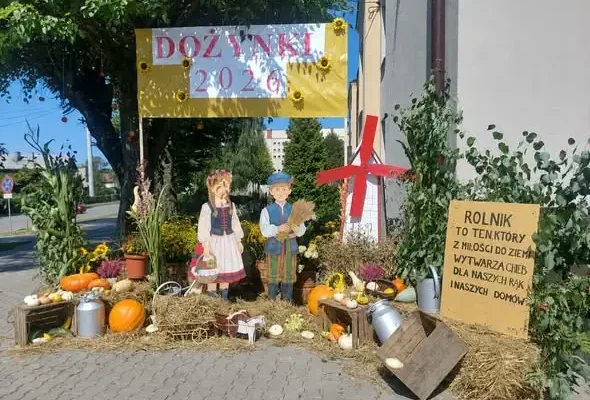 Szkoła z Szadku dumnie zaprezentowała się na Dożynkach Gminno-Parafialnych