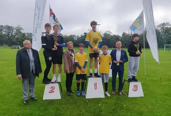Uczniowie ze Zduńskiej Woli ze sportowymi medalami w powiatowej rywalizacji