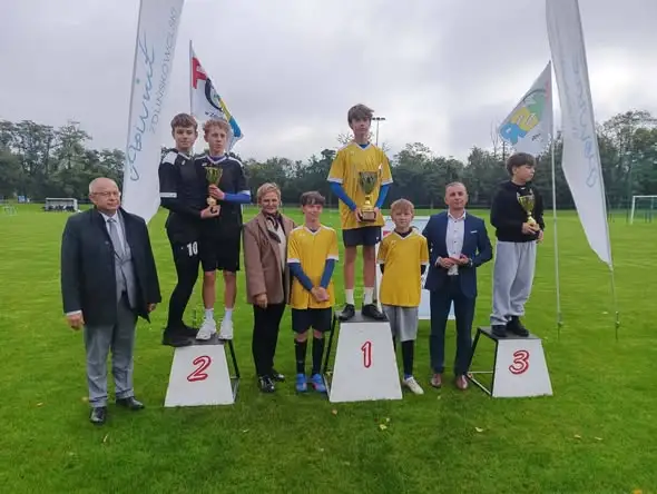 Uczniowie ze Zduńskiej Woli ze sportowymi medalami w powiatowej rywalizacji