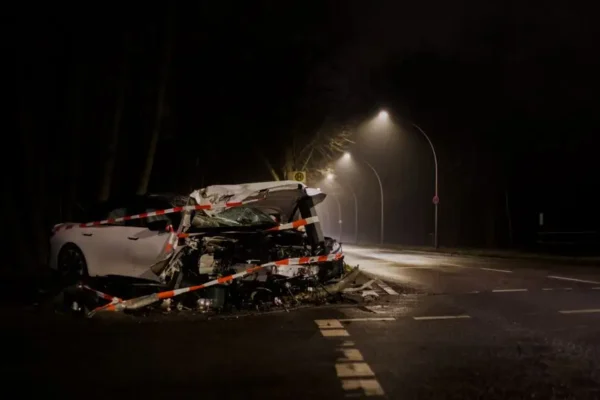 Policja w Zduńskiej Woli szuka świadków wypadku na S8. Kierowca IVECO walczy o zdrowie