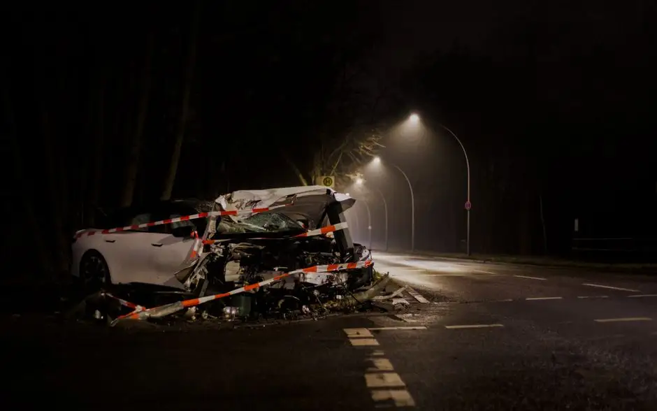 Policja w Zduńskiej Woli szuka świadków wypadku na S8. Kierowca IVECO walczy o zdrowie