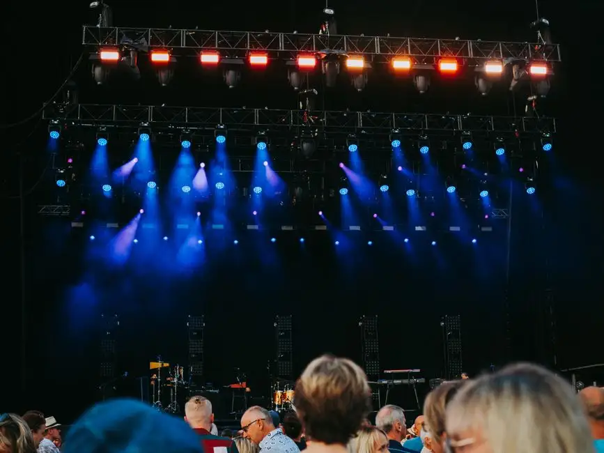 Festiwal Między Zmysłami w Zduńskiej Woli – koncerty i spektakl już w listopadzie