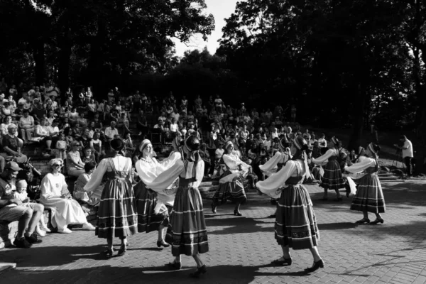 Tańczące Karsznice: polonez i tango na 100-lecie PKP
