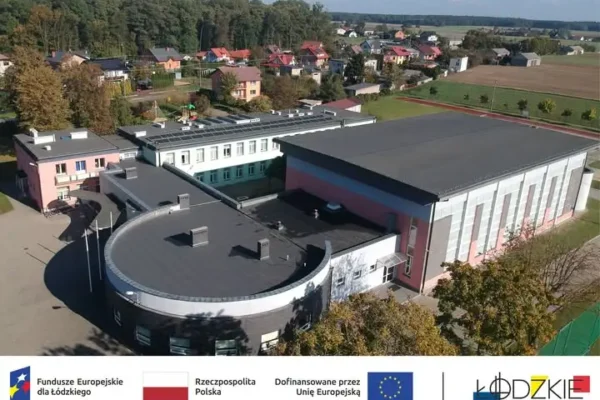 Zduńska Wola: fotowoltaika i magazyny energii w 10 gminnych obiektach
