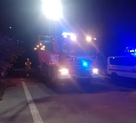 Pożar budynku gospodarczego w Zapolicach. Strażacy wcześniej ćwiczyli ewakuację kościoła w Strońsku