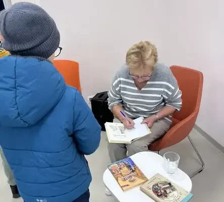 Grażyna Bąkiewicz w Zduńskiej Woli: spotkanie z autorką książek dla dzieci i młodzieży