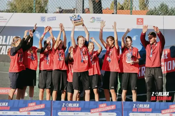 Zduńska Wola: Dziewczęta U-15 zakończyły turniej „Z Orlika na Stadion”