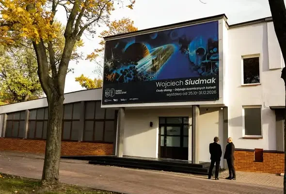 Zduńska Galeria Sztuki otwarta. Na początek wystawa Wojciecha Siudmaka