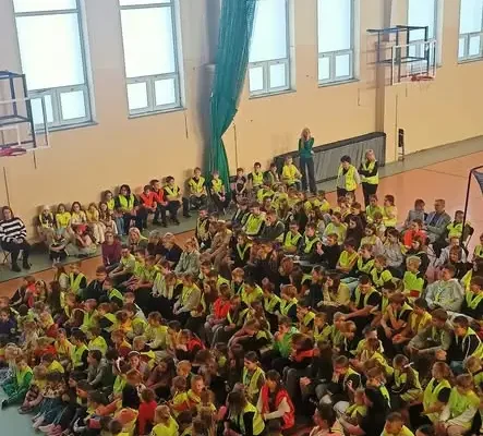 Dzień Kamizelki Odblaskowej w szkole w Szadku – happening w ramach konkursu „Odblaskowa Szkoła”
