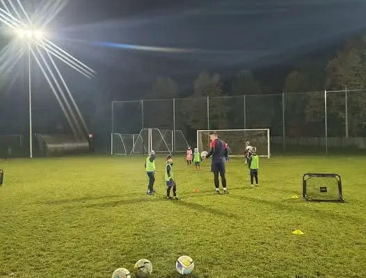 Młodzi piłkarze z Zapolic kończą sezon na świeżym powietrzu – czas na halę!