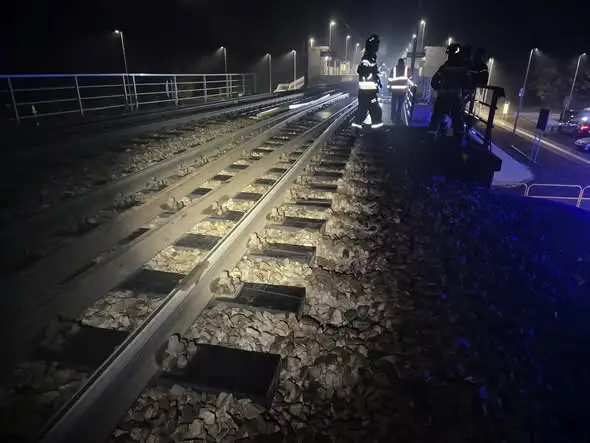 Ciężarówka uszkodziła wiadukt w Izabelowie. Droga była nieprzejezdna