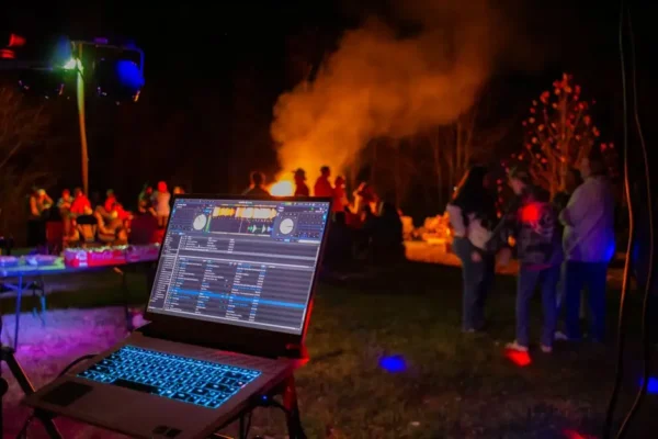 Jesienne spotkanie na Kępinie: muzyka, ognisko i zupa dyniowa